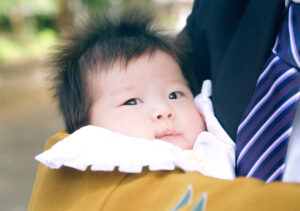 氷川台氷川神社でのお宮参りの赤ちゃん