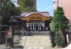 池尻稲荷神社の本殿前