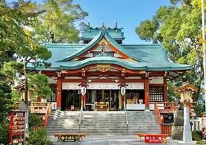 多摩川浅間神社の拝殿前