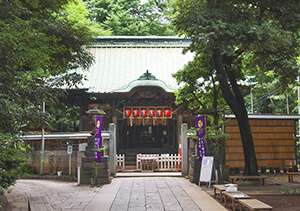 戸越八幡神社の本殿前