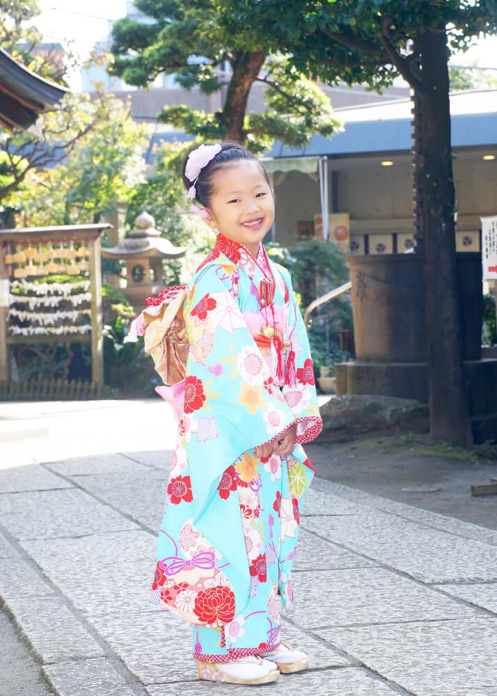 渋谷区鳩森氷川神社での七五三の女の子