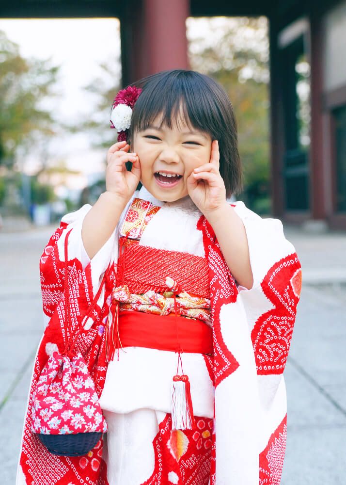 大田区池上本門寺で七五三の女の子