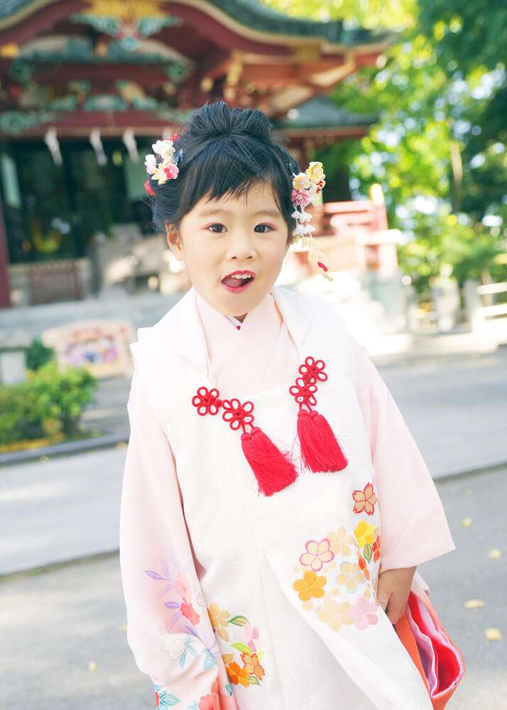 葛西神社で七五三の3歳女の子の着物姿