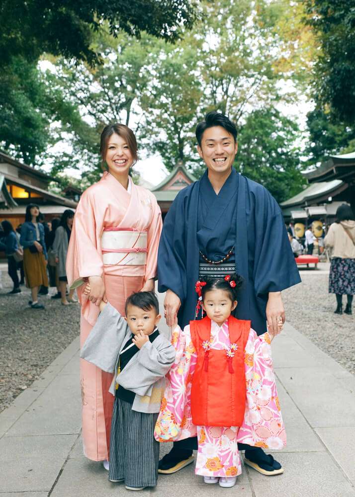 埼玉県川越氷川神社で七五三の家族写真