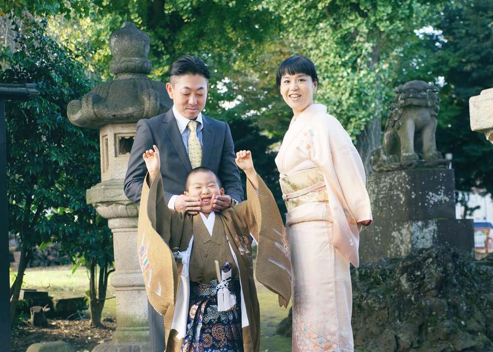 神社を散策している写真