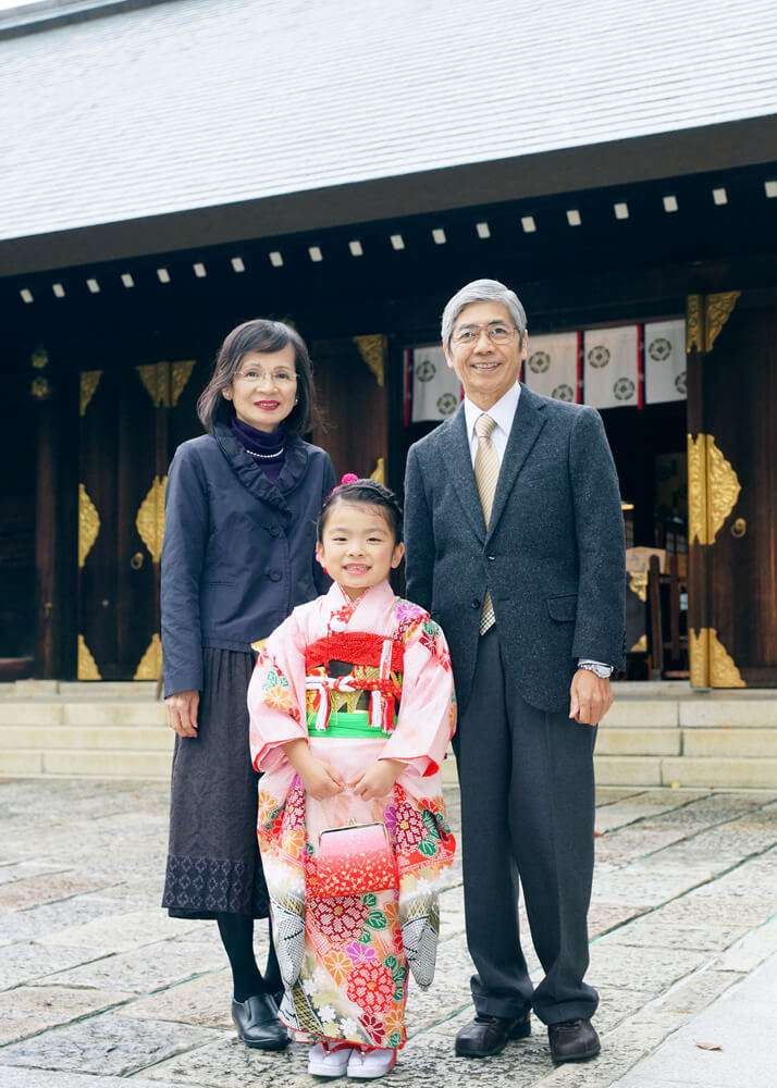 おじいちゃんとおばちゃんとの記念写真