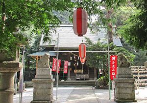 入間愛宕神社の参道