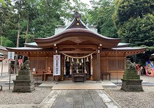 岩槻久伊豆神社の拝殿前