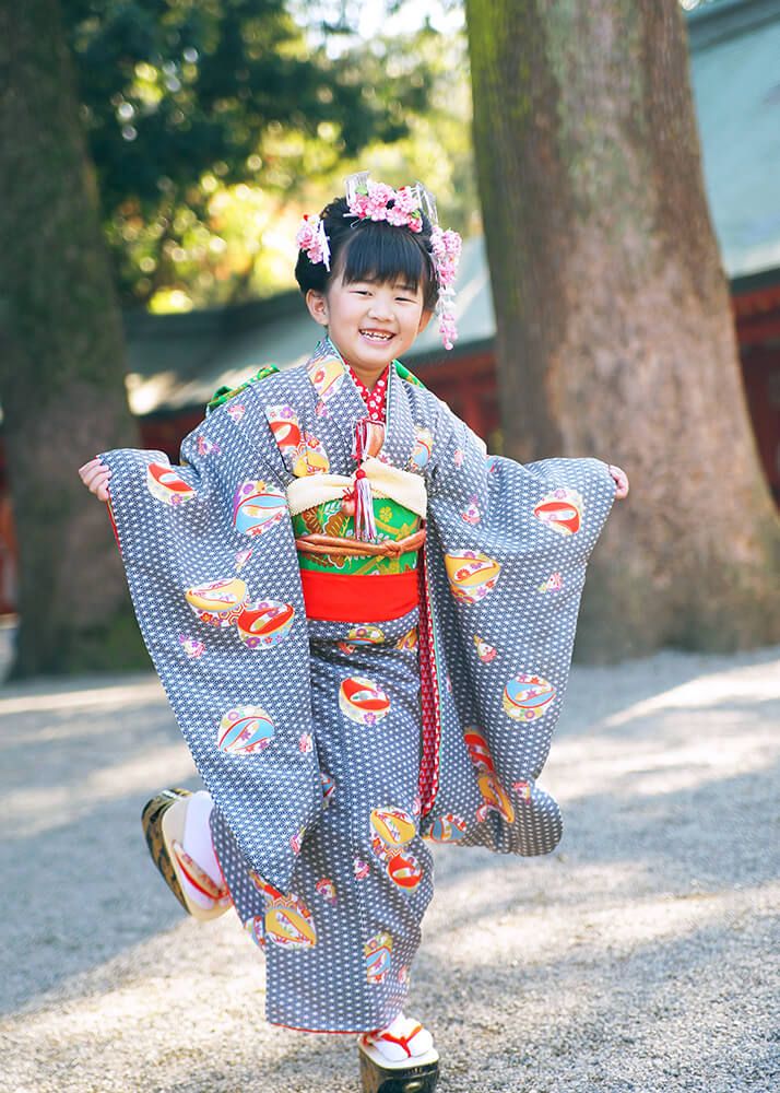 中氷川神社で7歳女の子の七五三