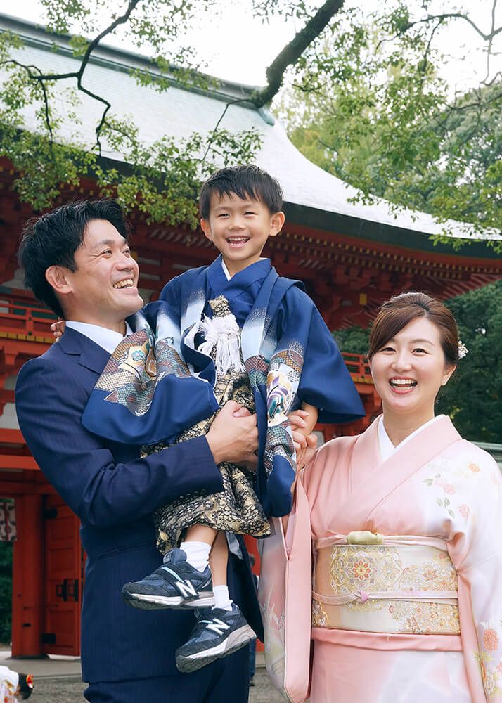 大宮氷川神社で七五三の男の子