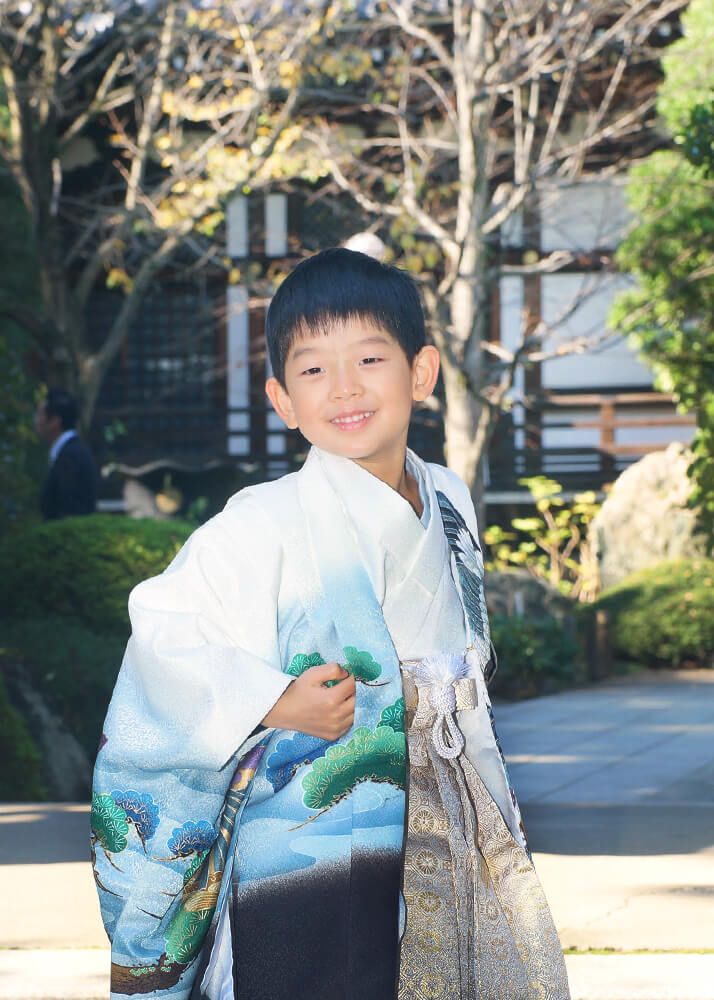 浅草神社で七五三の5歳男の子