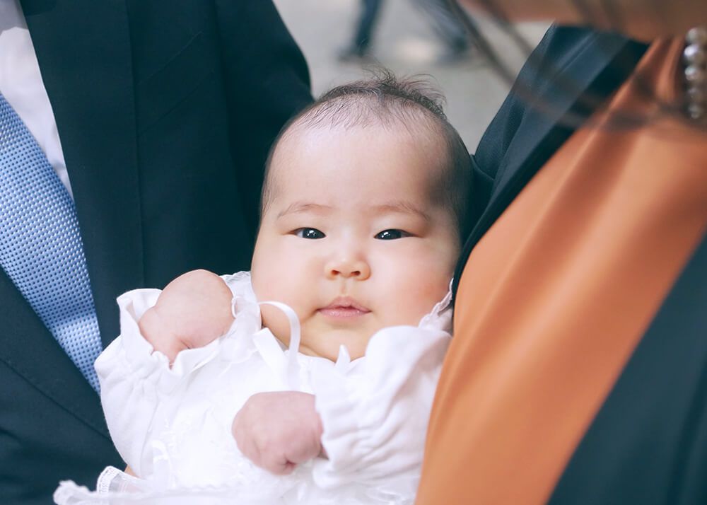 牛嶋神社でお宮参りの赤ちゃん