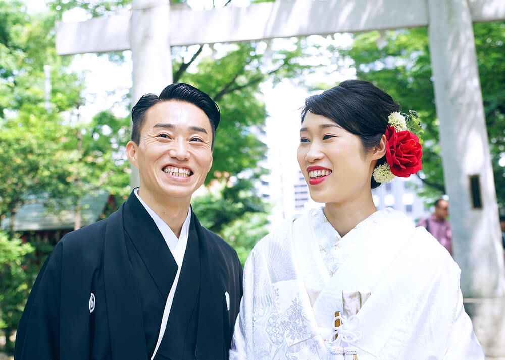 港区愛宕神社での結婚式のカップル