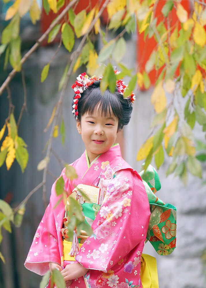 馬橋稲荷神社で七五三のピンク色の着物を着た女の子