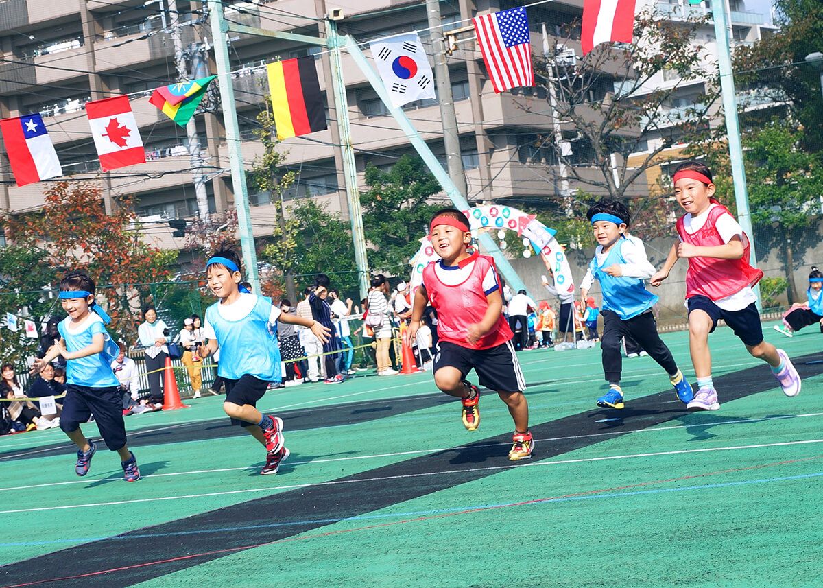 東京都練馬区の幼稚園で保育園の運動会でのかけっこ