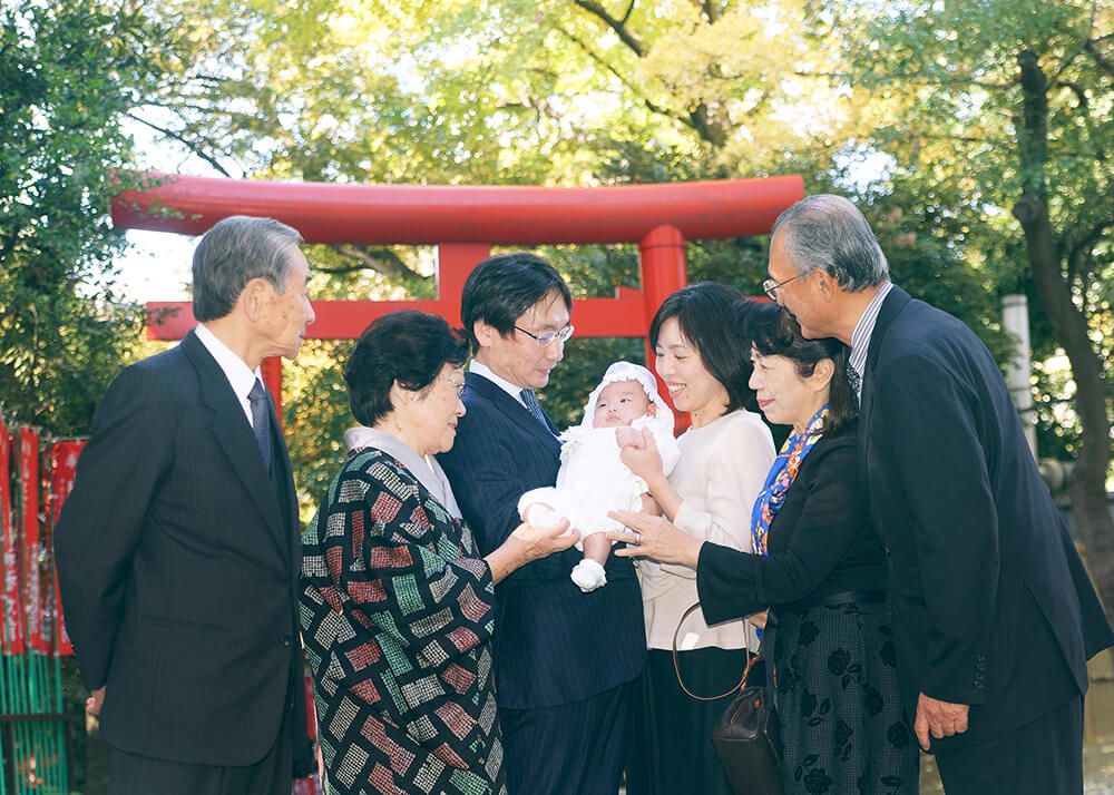 赤坂日枝神社でお宮参りの集合写真